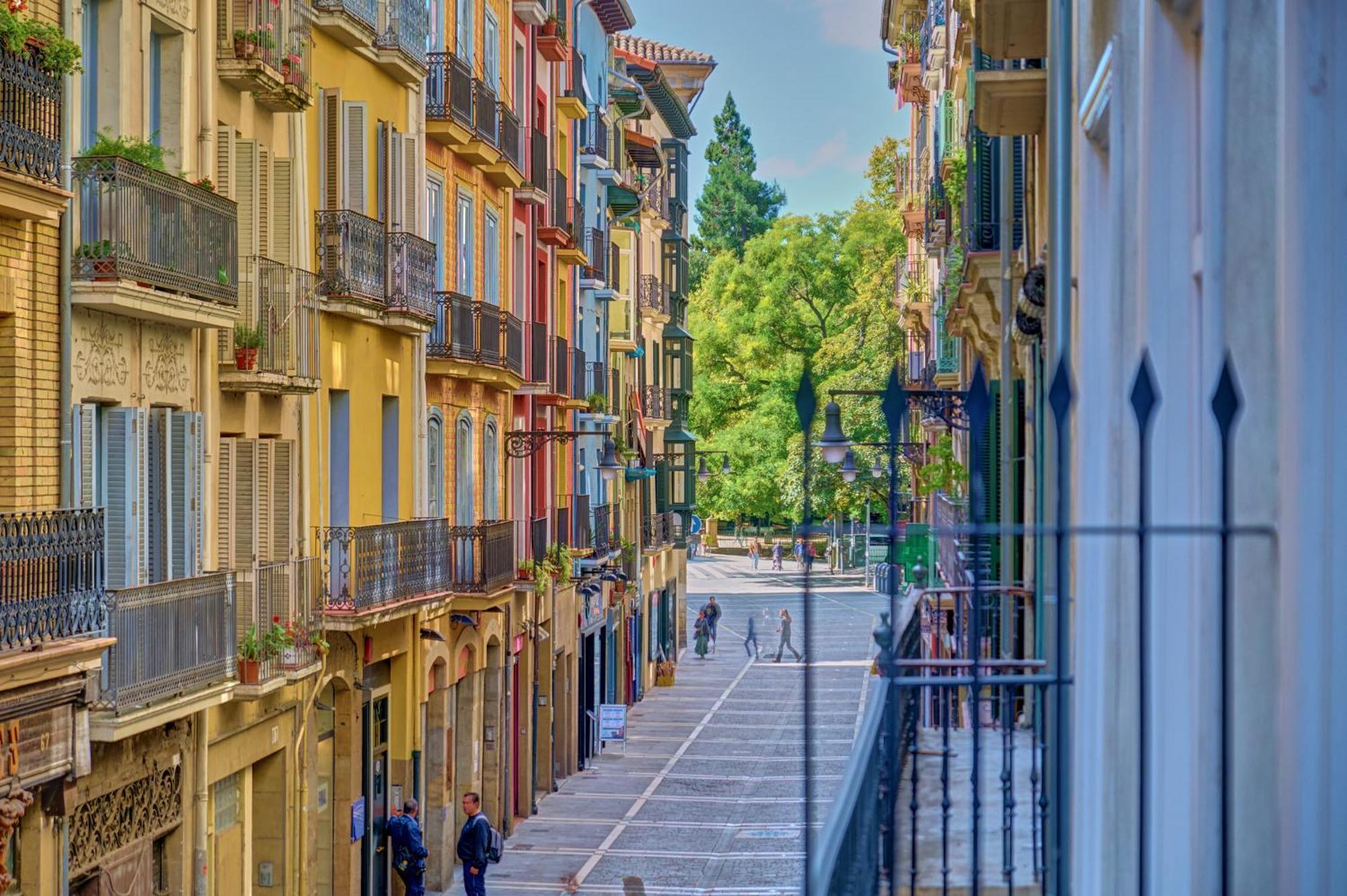 Balcon Del Arte By Clabao Pamplona