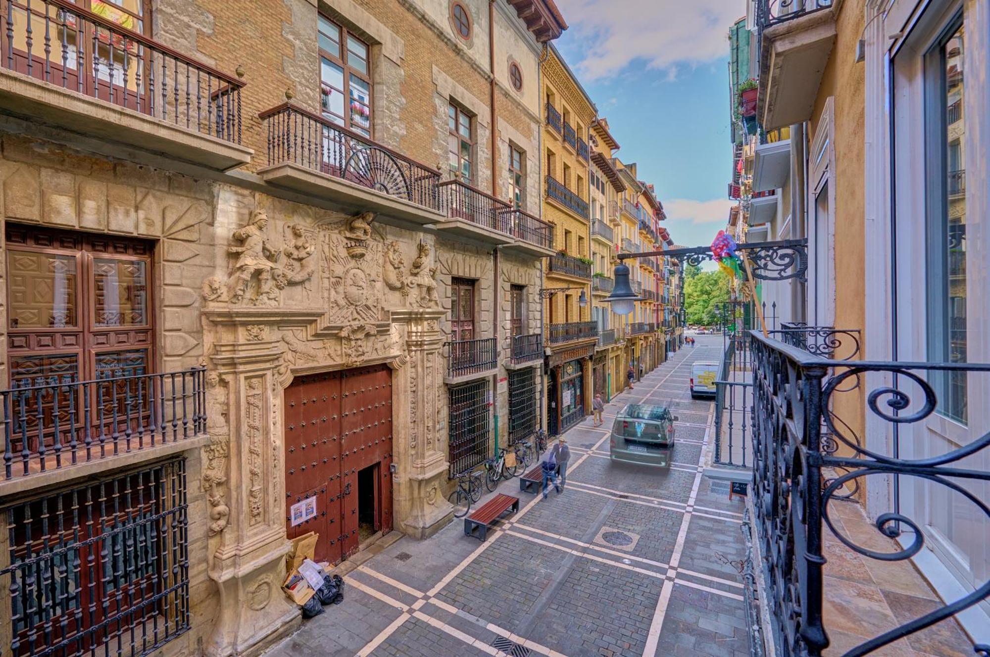 Balcon Del Arte By Clabao * Pamplona